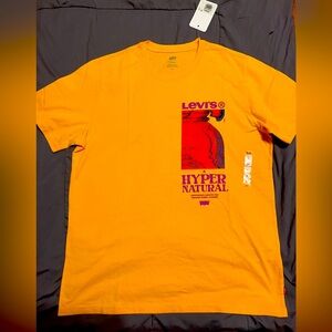 New Levi’s Graphic Tee